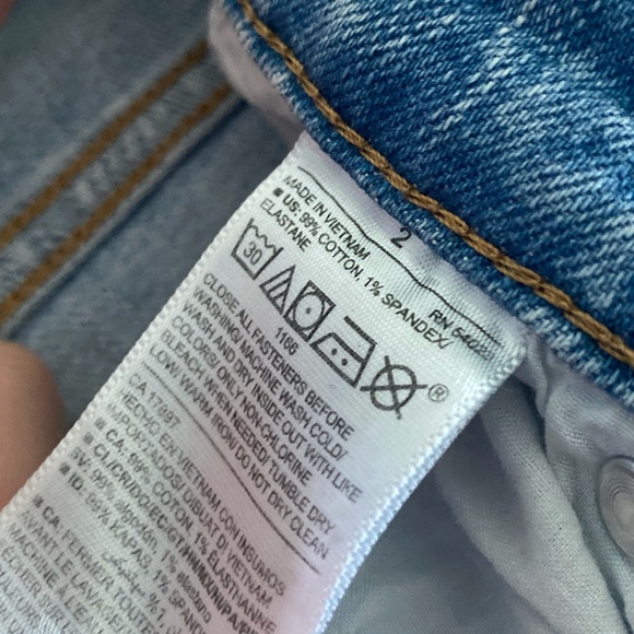 Light-Wash Boyfriend Jeans - Picture 4 of 5